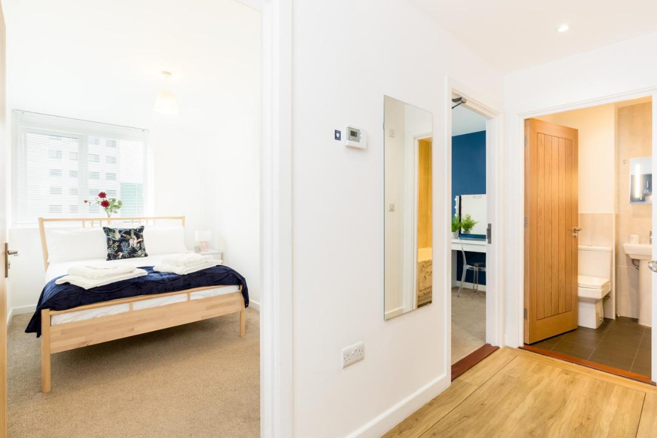 Modern Centre Nr Gunwharf Quays